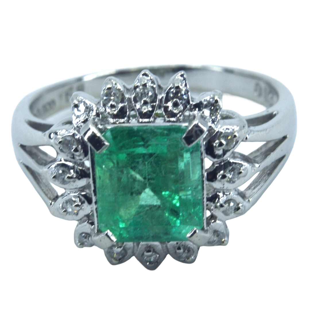 PT900 エメラルド・ダイヤモンドリング
