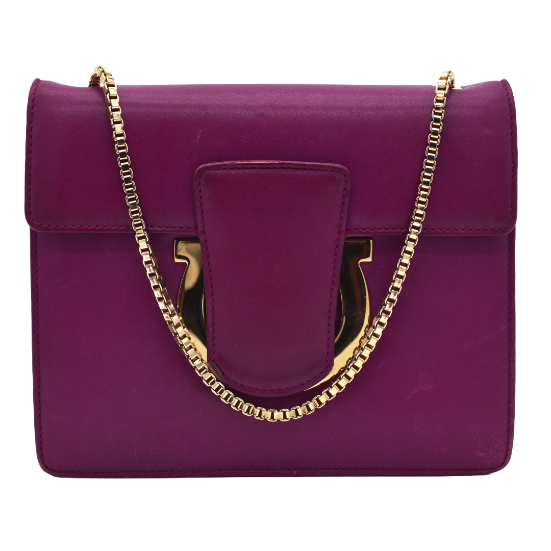 サルヴァトーレ・フェラガモ Salvatore Ferragamo チェーンショルダーバッグ DY-21 F893
